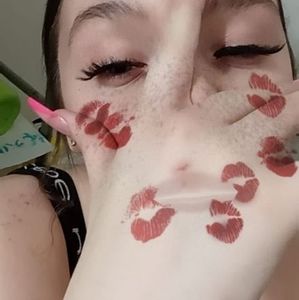 Meet your Posher, Lauralye